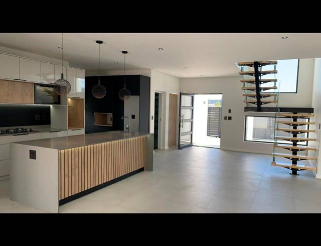 4 BEDROOM FREESTANDING FOR SALE IN SANDOWN
